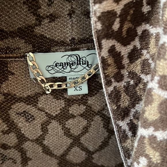 Camellia long cardigan sweater in animal print! - Picture 3 of 4